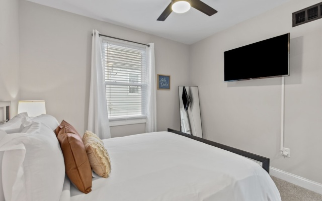 photo 3 of Blue Door Bungalow | JZ Vacation Rentals