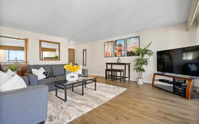 photo 2 of Spacious Waikiki Beach 2BR-Ocean View-Free Parking