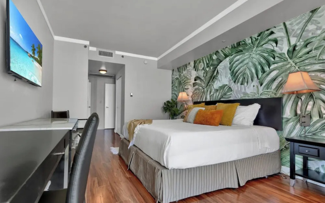 photo 2 of Spectacular Bay View 1bd 2baths in Grove