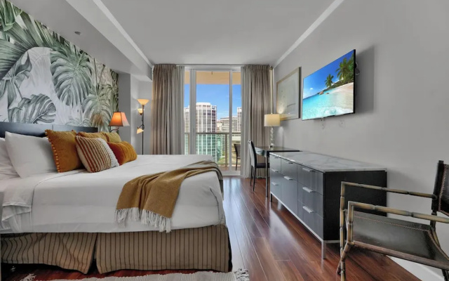 photo 3 of Spectacular Bay View 1bd 2baths in Grove
