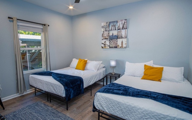 photo 2 of Spectacular Brand New 4br/2.5ba Near DT/ Riverwalk