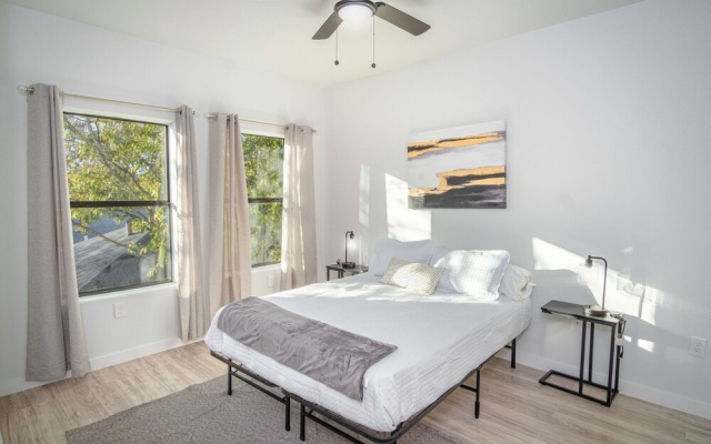 photo 3 of Spectacular Cozy 3 BR Plus 2 and a Half BA Apt Near Downtown