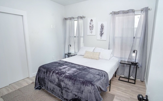 photo 4 of Spectacular Cozy 3 BR Plus 2 and a Half BA Apt Near Downtown
