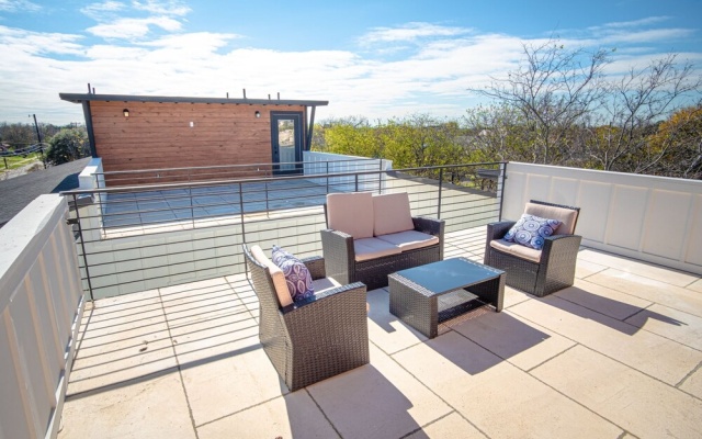 photo 5 of Spectacular Cozy 3 BR Plus 2 and a Half BA Apt Near Downtown