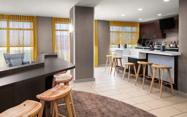 photo 3 of SpringHill Suites Houston Hobby Airport