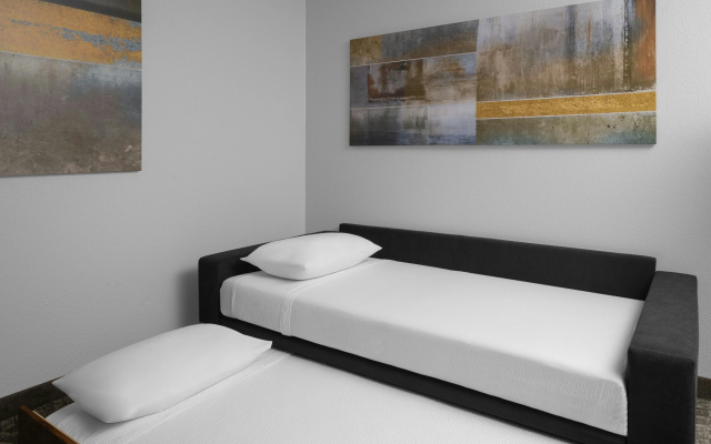photo 4 of SpringHill Suites Grand Rapids Airport Southeast