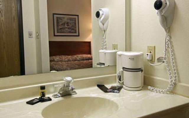 photo 5 of Travelodge by Wyndham St. Louis