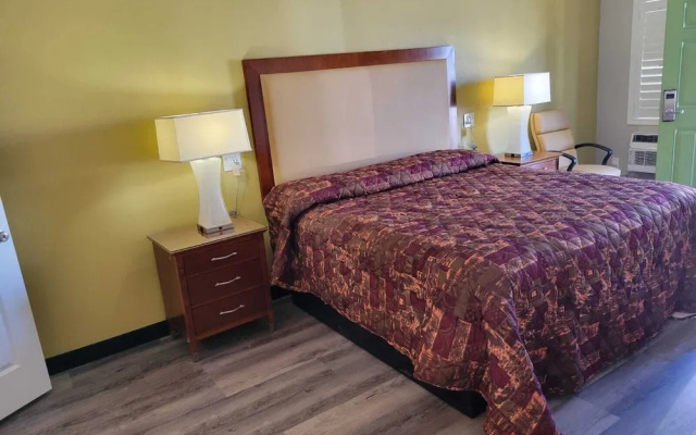 photo 2 of Stadium Inn & Spas