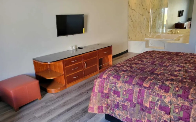 photo 3 of Stadium Inn & Spas