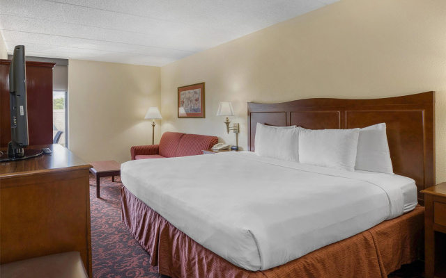 photo 5 of SureStay Plus Hotel by Best Western Chicago Lombard