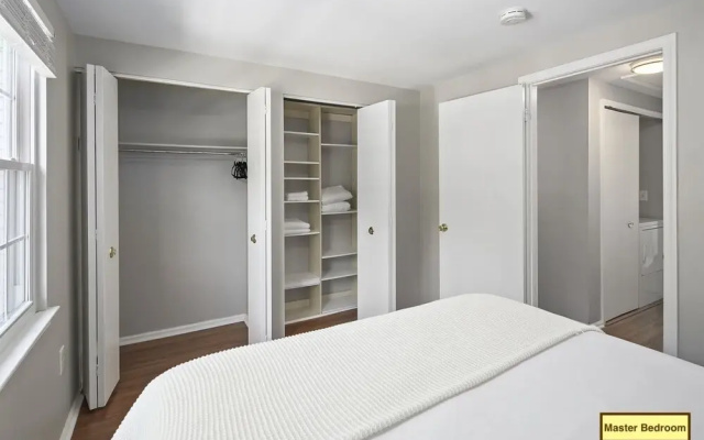 photo 3 of Sterling Townhome - Private & Santized, in a Quiet & Safe Neighborhood. Self Checkin, Pet Friendly! Super-host Support