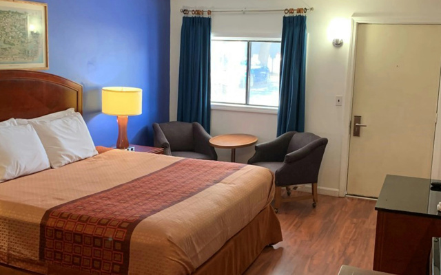 photo 3 of Hampton Motor Inn