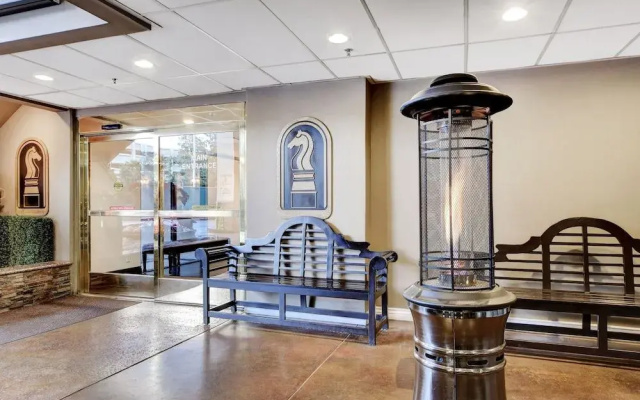 photo 2 of StripViewSuites at Jockey Club