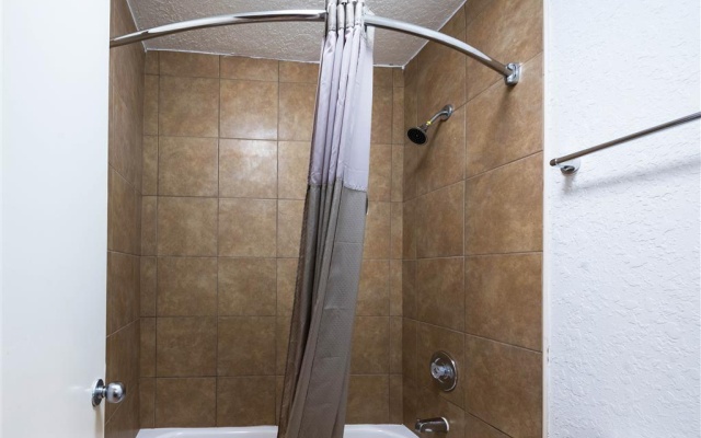 photo 2 of OYO Hotel Irving DFW Airport North
