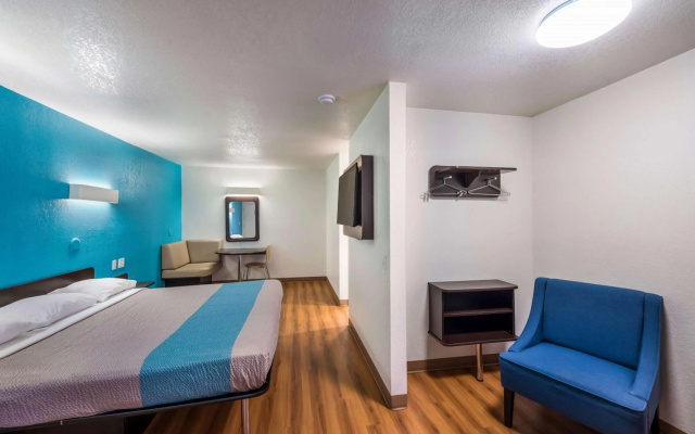 photo 2 of Motel 6 Dallas - Irving DFW Airport East