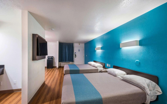 photo 4 of Motel 6 Dallas - Irving DFW Airport East