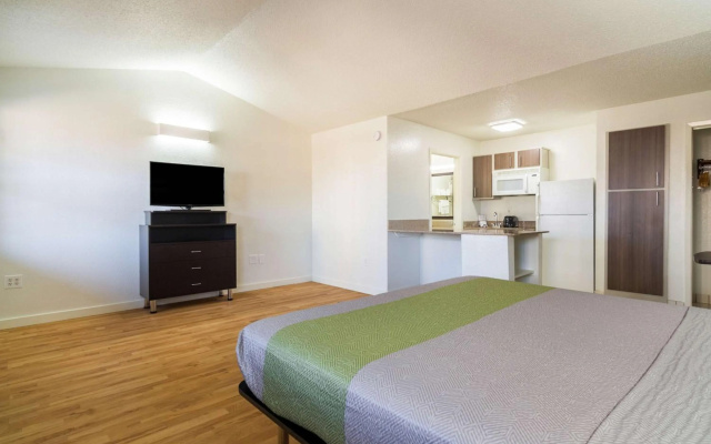 photo 4 of Studio 6 Plano, TX - Dallas - Plano Medical Center