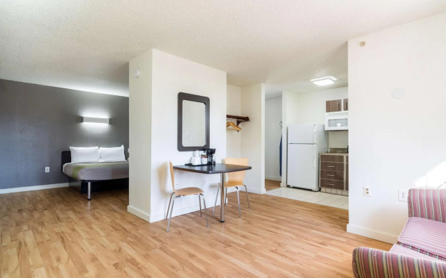photo 5 of Studio 6 Plano, TX - Dallas - Plano Medical Center