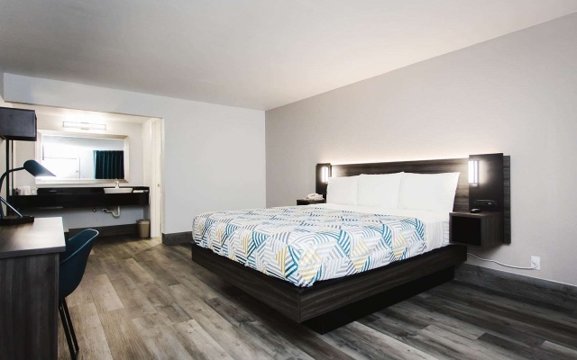 photo 3 of Studio 6 Houston, TX – Medical Center NRG Stadium