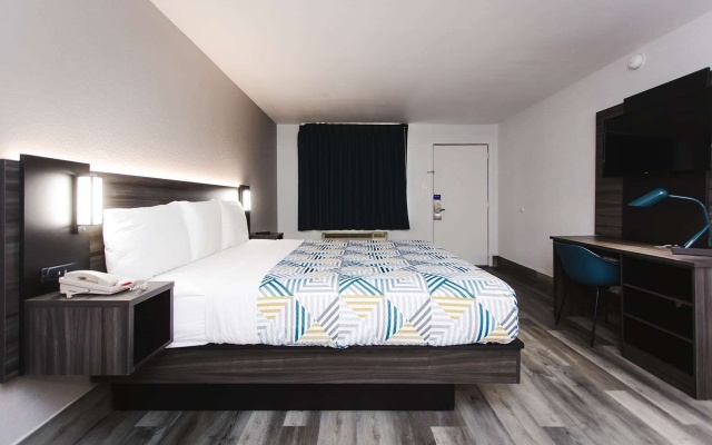 photo 4 of Studio 6 Houston, TX – Medical Center NRG Stadium