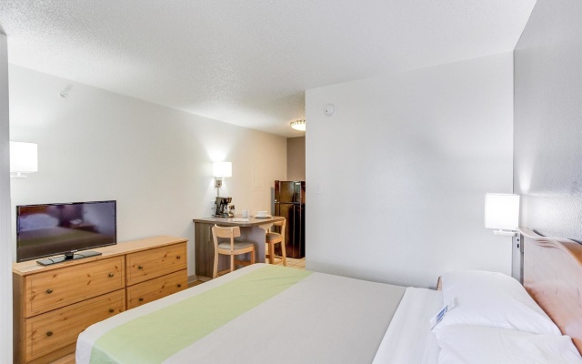 photo 4 of Studio 6-Houston, TX - Westchase