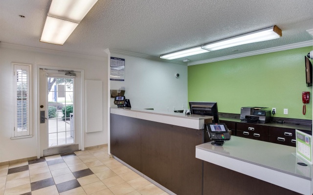 photo 5 of Studio 6-Houston, TX - Westchase