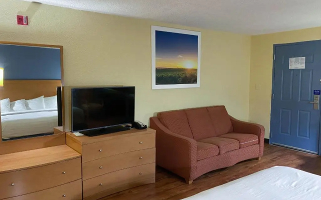 photo 3 of Studio 6 Extended Stay - Savannah, GA - Gateway & I-95