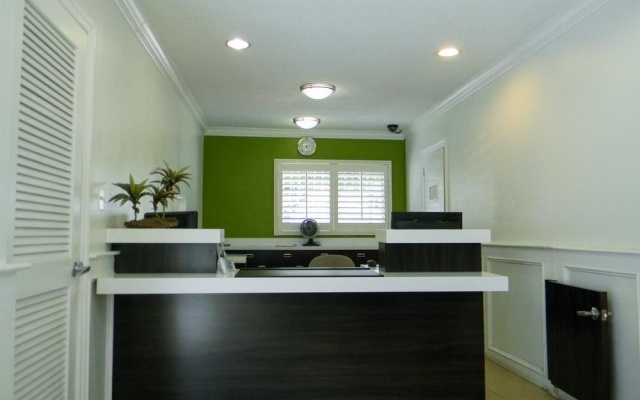 photo 5 of Studio 6 Van Nuys