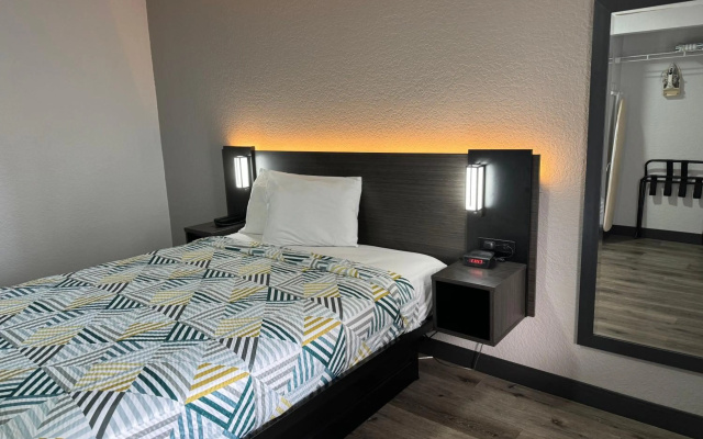 photo 2 of Studio 6 Extended Stay - West Palm Beach, FL