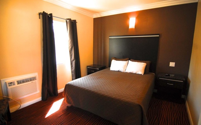 photo 2 of Studio City Inn