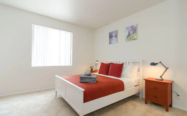 photo 3 of Studio City Universal Apartments