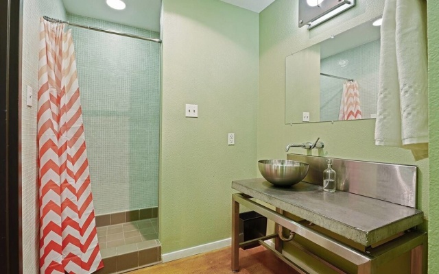 photo 2 of Stunning 2br/2ba Industrial Apt in Nola by Domio