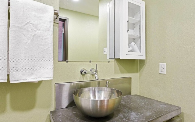 photo 3 of Stunning 2br/2ba Industrial Apt in Nola by Domio