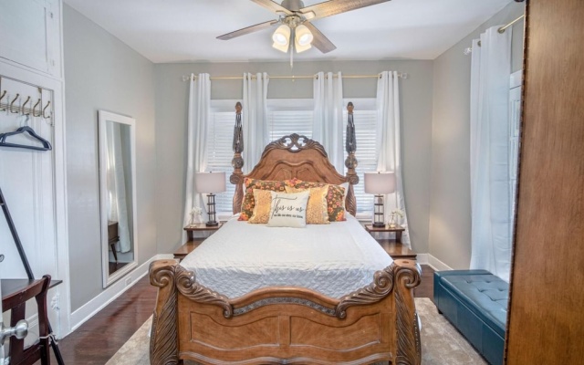 photo 5 of Stunning 3 BR Home Near DT Alamodome - Riverwalk