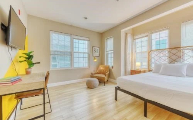 photo 2 of Stunning & Playful Suites - 4 Beds, 3 Bathrooms