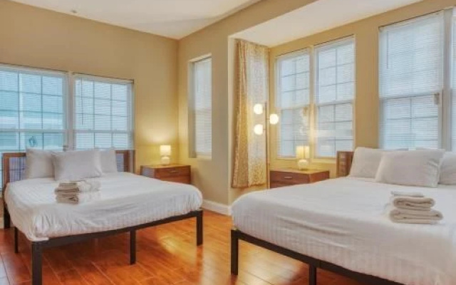 photo 4 of Stunning & Playful Suites - 4 Beds, 3 Bathrooms