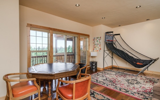 photo 3 of Stunning and Spacious in Truckee by RedAwning