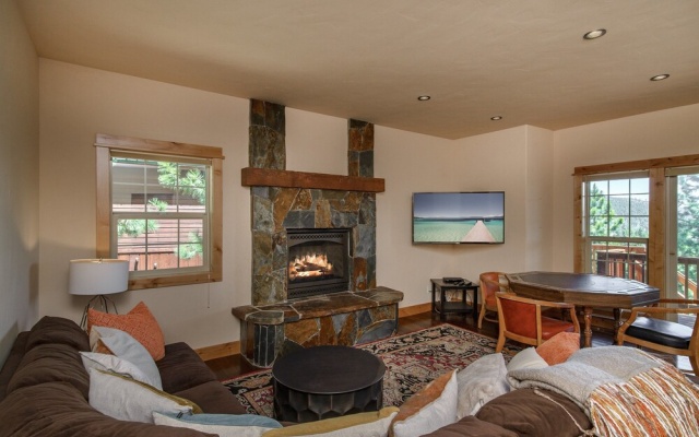 photo 4 of Stunning and Spacious in Truckee by RedAwning