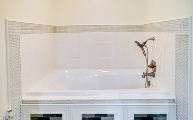 photo 2 of Stunning Baton Rouge Home w/ Pool: Near Lsu!