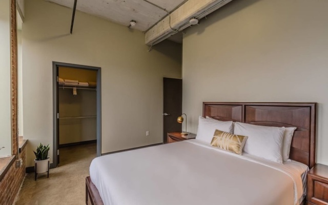 photo 4 of Stunning Bright & Airy Space w/ Amazing Views!