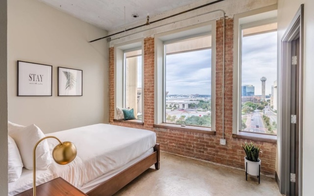 photo 5 of Stunning Bright & Airy Space w/ Amazing Views!