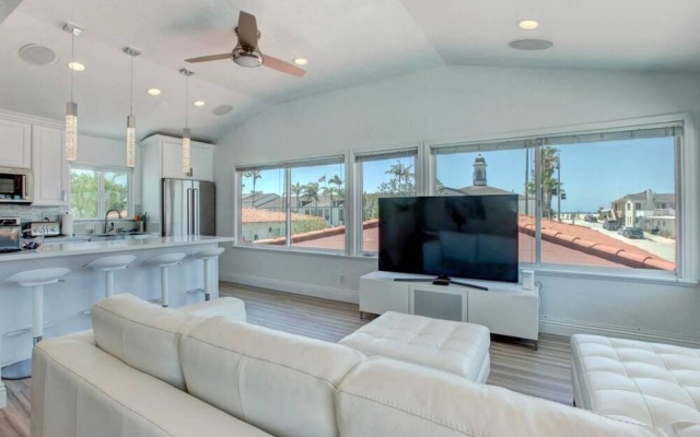 photo 2 of B4 Stunning Contemporary Beach Home With AC and Private Deck