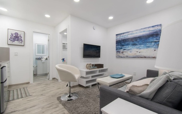 photo 4 of Stylish 1BR W Parking Space & Near the Beach 1