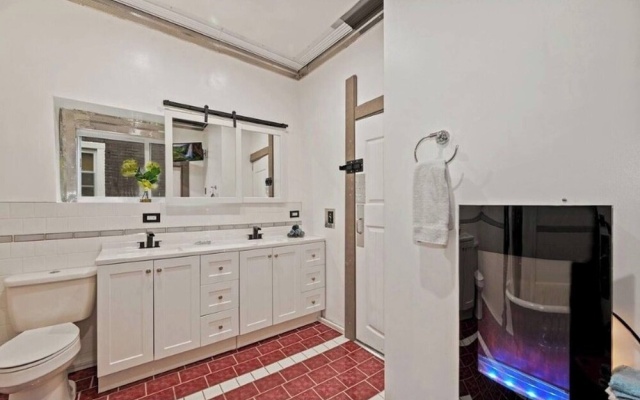 photo 4 of Stylish 4 Bedroom Home Near Philadelphia