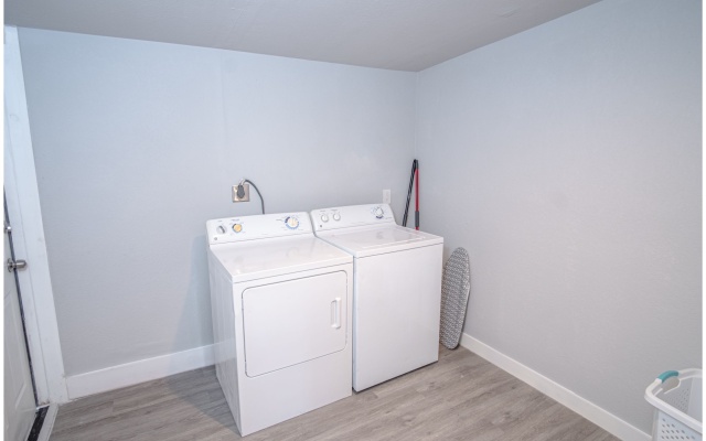 photo 4 of Stylish 4 Br/2ba Renovated Home Near Downtown