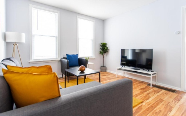 photo 4 of Stylish and Cute 2BR Apartment Near Wrigley!