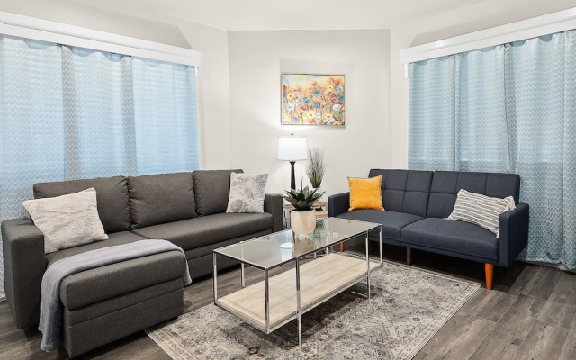 photo 2 of Stylish & Charming 15min to Downtown LA