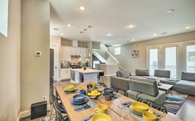 photo 3 of Stylish Houston Townhome ~ 3 Mi to Downtown!