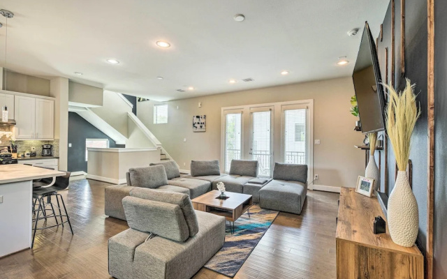 photo 4 of Stylish Houston Townhome ~ 3 Mi to Downtown!