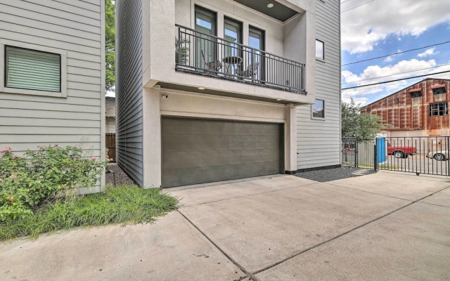 photo 5 of Stylish Houston Townhome ~ 3 Mi to Downtown!